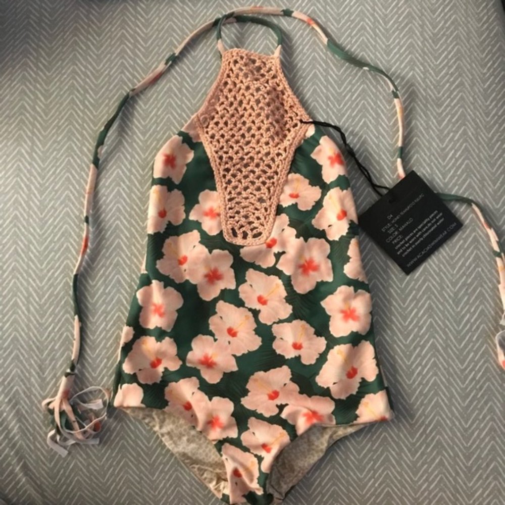 ACACIA | Honey swim in Mahalo